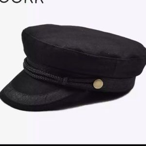 ONLY1Captains hat in black wool with golden button